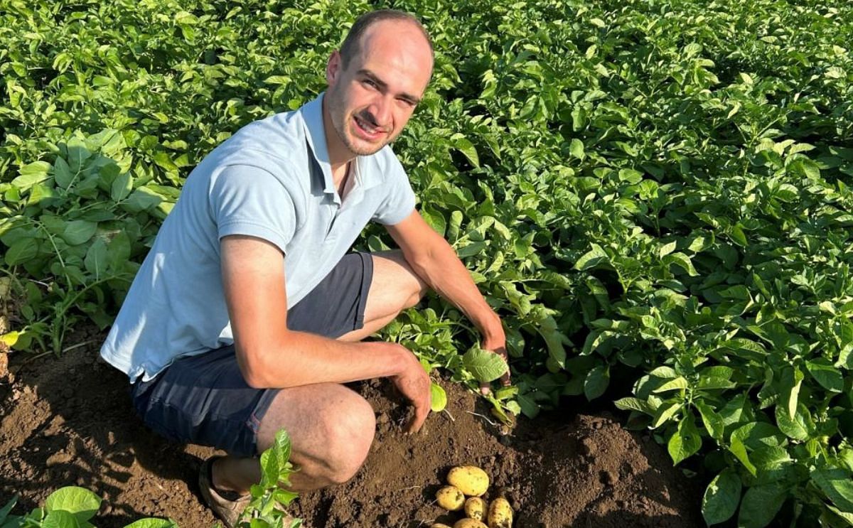 Young Dutch Farmers with Smarts take on potato farming in Slovakia ...