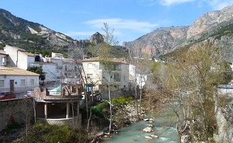 El río Velillos a su paso por Moclín. El río Velillos a su paso por Moclín.