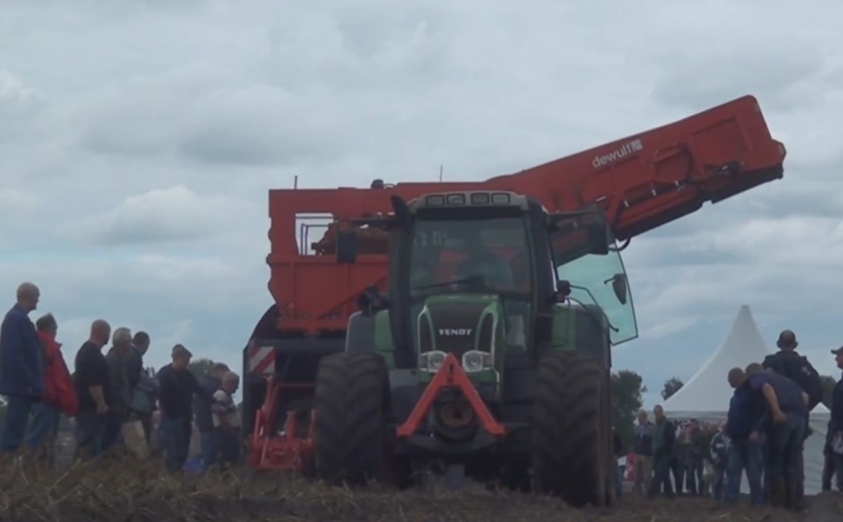 Rooidemonstratie grote aandachttrekker aardappelzetmeeldagen Rooidemonstratie grote aandachttrekker aardappelzetmeeldagen