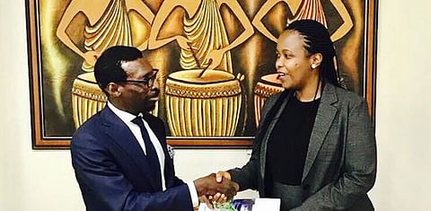 Olusegun Paul Andrew, the chairman of BlackPace Africa Group (left) and  Clare Akamanzi, CEO of the Rwanda Development Board (right) exchange documents