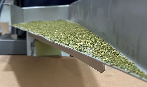 SAS Scarf Feeder SAS Scarf Feeder