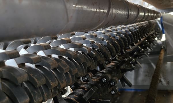 Terra-Siv by Scotts Precision: Efficiently pre-cleans root crops by removing loose soil and debris, enhancing overall crop processing Terra-Siv by Scotts Precision: Efficiently pre-cleans root crops by removing loose soil and debris, enhancing overall crop processing