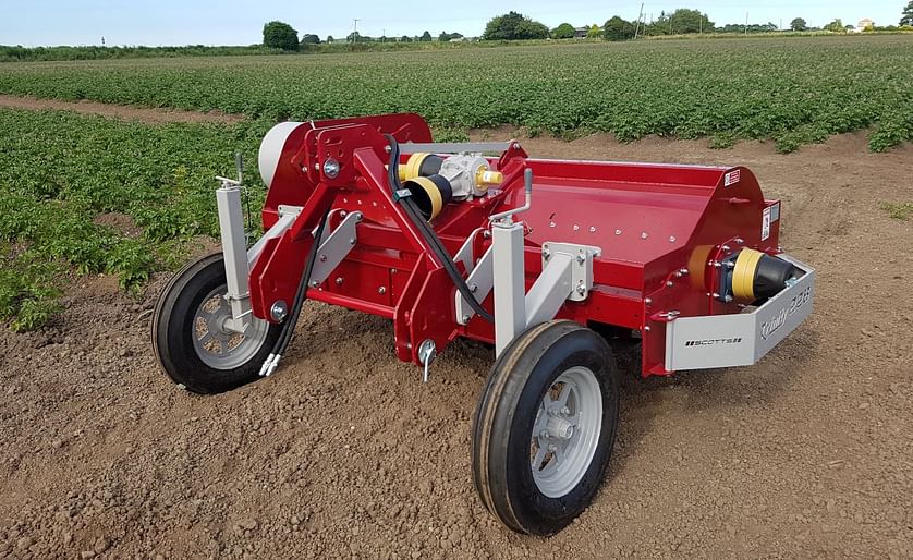 The Trinity 30B offers a 300cm cutting width, which is broader than previous models and can handle either three 90cm or four 75cm wide rows.