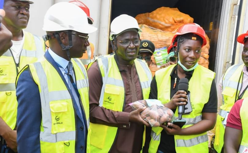 MASAE representatives inspecting certified potato seeds upon arrival at the Dakar Autonomous Port. MASAE representatives inspecting certified potato seeds upon arrival at the Dakar Autonomous Port.