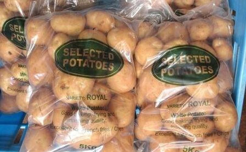 Table potatoes in the supermarket