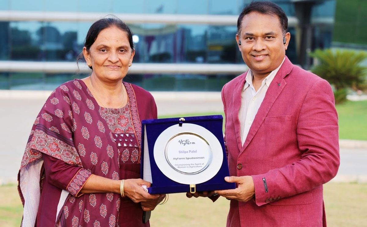 Gujarat farmer Shilpa Patel wins ‘Spudwoman of India’ at the first HyFarm Paathshala Convocation for managing 45 acres of potatoes and inspiring women in agriculture. Gujarat farmer Shilpa Patel wins ‘Spudwoman of India’ at the first HyFarm Paathshala Convocation for managing 45 acres of potatoes and inspiring women in agriculture.