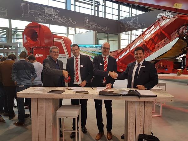 from left to right: Maurice Moynihan (Director Strategic Marketing & Business Development at TOMRA Sorting Food, Richard Weiss (Managing Director Purchasing & Production at GRIMME), Sebastian Talg (Managing Director Sales at GRIMME) & Thomas Molnar (Global Sales and Marketing Director at TOMRA Sorting Food) from left to right: Maurice Moynihan (Director Strategic Marketing & Business Development at TOMRA Sorting Food, Richard Weiss (Managing Director Purchasing & Production at GRIMME), Sebastian Talg (Managing Director Sales at GRIMME) & Thomas Molnar (Global Sales and Marketing Director at TOMRA Sorting Food)