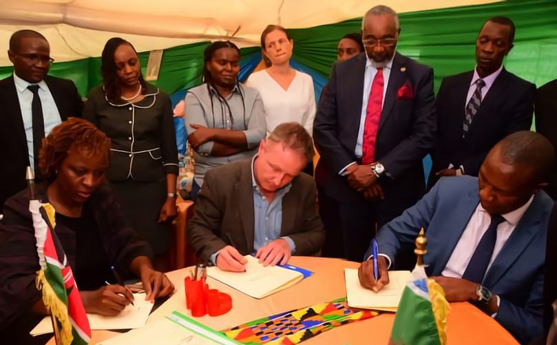 From the left is Esther Kariuki ( Head of Agri Cooperative at Co-op Bank), Steve Carlyon (President Simplifine) and Dr Kiarie Moses N. Badilisha ( Nyandarua County Governor) signing an M.O.U on March 7, 2023. Courtesy: Co-op Bank