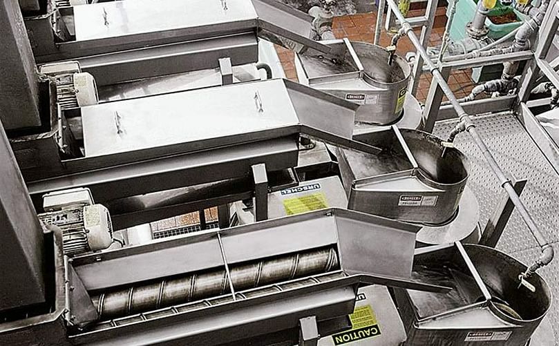 Improve finished product quality -
Produce more uniform slices and improve finished chip quality by metering potatoes single-file into slicers. Gentle