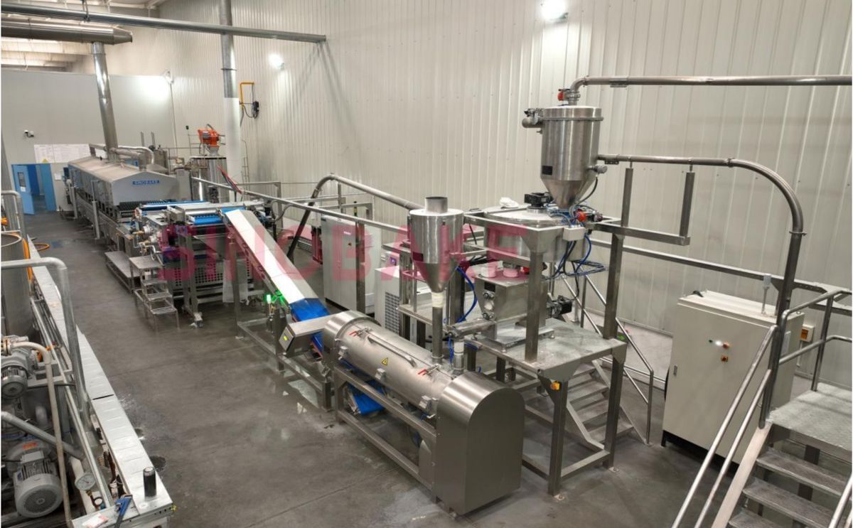 A full view of SINOBAKE’s cutting-edge potato chip production line, engineered with premium stainless-steel construction and intelligent automation to deliver superior efficiency, hygiene, and product consistency.