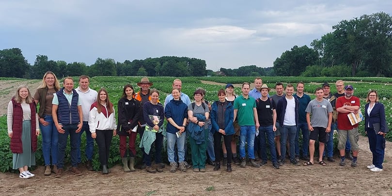 Small group 2 during the practical part of the ‘Potato Specialist’ training course with Nikolaus Schackmann (center) and Jutta Becker-Ritterspach (right) (Courtesy: DKHV) Small group 2 during the practical part of the ‘Potato Specialist’ training course with Nikolaus Schackmann (center) and Jutta Becker-Ritterspach (right) (Courtesy: DKHV)