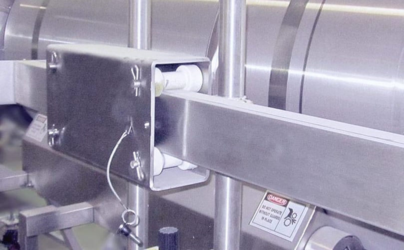 Allow safer tools-free installation and removal of the spray bar and/or Uni-Spense Dry Ingredient Distributor with the optional Easy Pull spray bar mount. Gentle