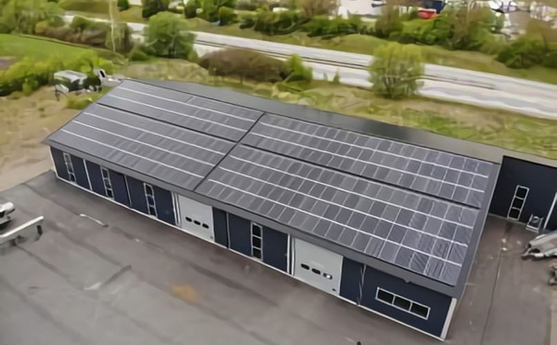Solar panels on EMVE´s facility’s roof