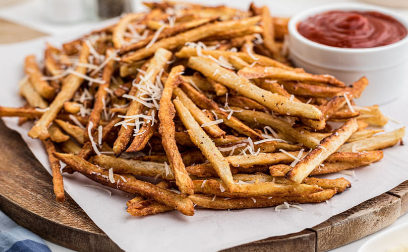 Golden Perfection: Crispy French Fries Fresh from the Fryer Golden Perfection: Crispy French Fries Fresh from the Fryer