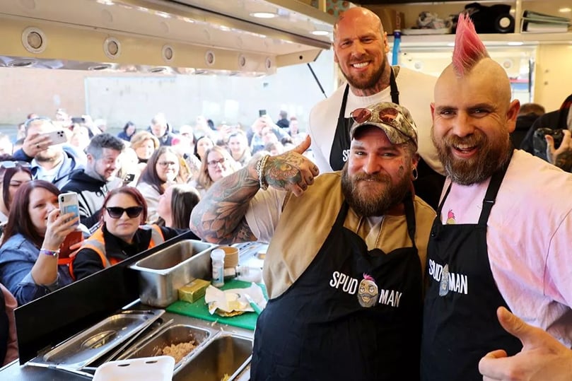 Spud Man aka Ben Newman (right) hosted American singer, Teddy Swims (centre) and Sutton Coldfield's Hollywood actor, Martyn Ford (left), on his jacket potato wagon in Tamworth