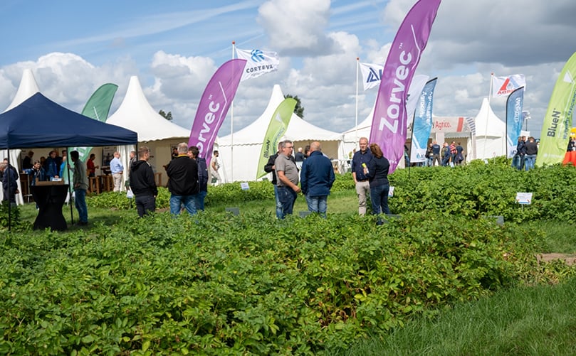 Startups and exhibitors engage with growers along the demo-plot walkways — innovation meets practice.