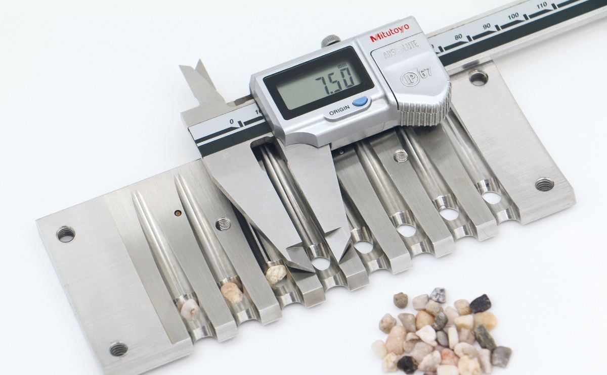FAM STUMABO’s redesigned StoneExtractor segment geometry improves stone evacuation from the cutting head during potato chips processing. FAM STUMABO’s redesigned StoneExtractor segment geometry improves stone evacuation from the cutting head during potato chips processing.