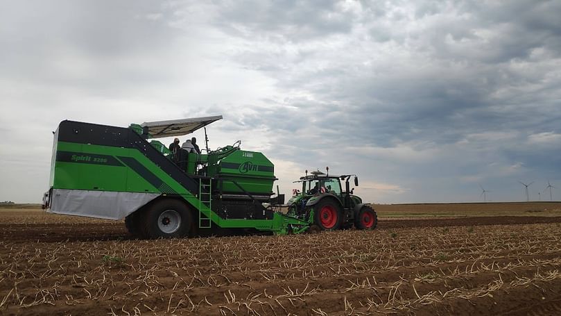 Sun canopy on trailed harvesters Spirit 7200 and Spirit 9200