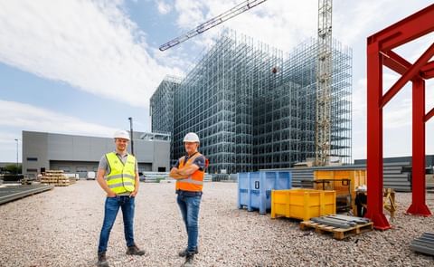 Sven Gommers (Agristo) and Maarten Buijvoets (Remmers) in front of the new cold store under construction, with the dispatch center on the left. Courtesy: © Pix4Profs / Jules van Iperen. Sven Gommers (Agristo) and Maarten Buijvoets (Remmers) in front of the new cold store under construction, with the dispatch center on the left. Courtesy: © Pix4Profs / Jules van Iperen.