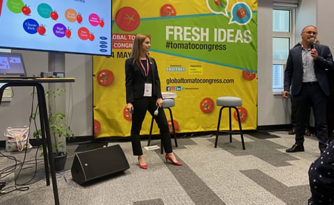 Svetlana Tokunova and Nico van Vliet from De Ruiter presenting their new Flavor Stories at the Global Tomato Congress Svetlana Tokunova and Nico van Vliet from De Ruiter presenting their new Flavor Stories at the Global Tomato Congress