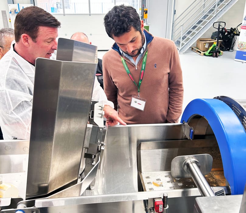 Heat and Control FastBack Symphony On-Machine Seasoning System demonstrated live, delivering precise seasoning application and consistent coverage at high production speeds