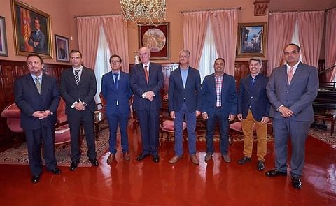 El acto ha contado con la presencia del vicepresidente y consejero insular de Agricultura, Ganadería y Pesca, el embajador de Perú en España, el viceconsejero del Sector Primario del Gobierno de Canarias, el consejero insular de Turismo y el alcalde de El acto ha contado con la presencia del vicepresidente y consejero insular de Agricultura, Ganadería y Pesca, el embajador de Perú en España, el viceconsejero del Sector Primario del Gobierno de Canarias, el consejero insular de Turismo y el alcalde de