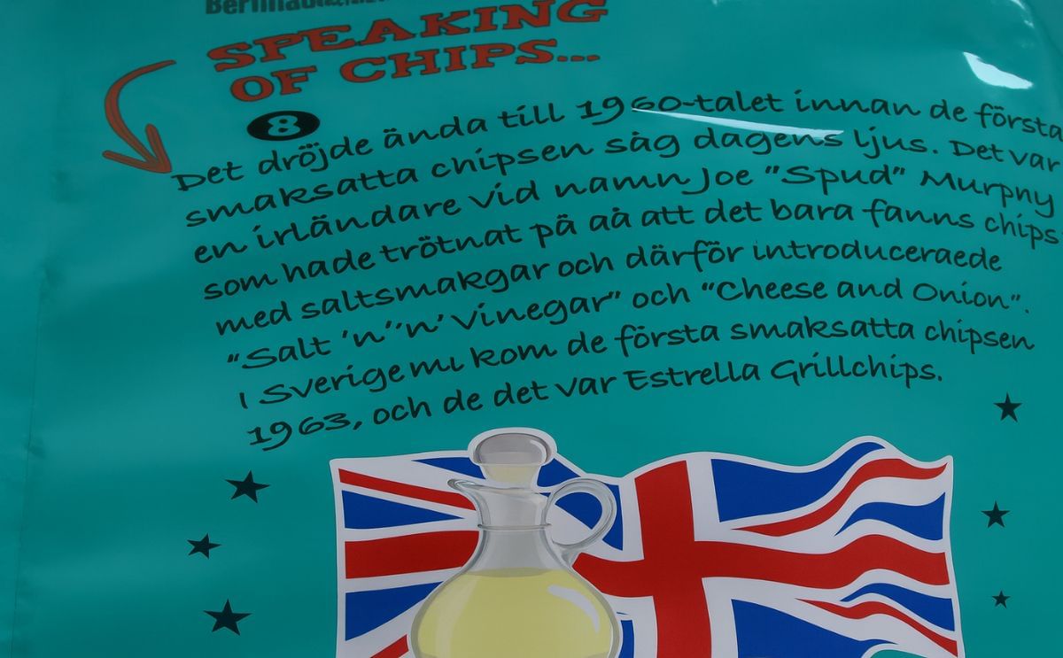 The disputed flag on Estrellas chip package (Caption : The local) The disputed flag on Estrellas chip package (Caption : The local)