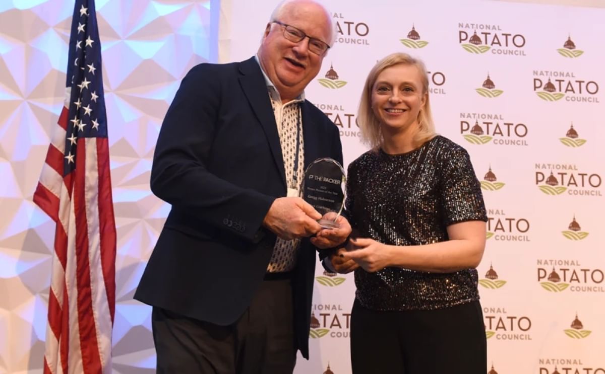 The Packer’s Christina Herrick presents Greg Halverson, president and board chairman of Black Gold Farms, with the 2025 Potato Person of the Year Award on Feb. 24. The Packer’s Christina Herrick presents Greg Halverson, president and board chairman of Black Gold Farms, with the 2025 Potato Person of the Year Award on Feb. 24.