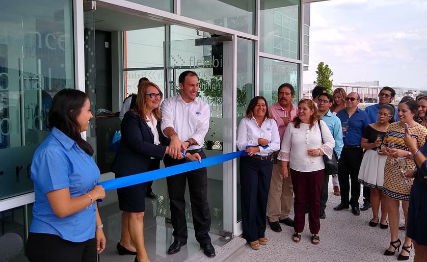 Ribbon cutting ceremony for the new office and training facilities of tna in Santiago de Querétaro, Mexico, by Nadia Taylor (Co-founder and director, tna) and Thiago Roriz (general manager - Latin America, tna)