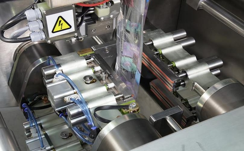 Vertical Form Fill Seal (VFFS) Machine for Potato Chip Packaging Vertical Form Fill Seal (VFFS) Machine for Potato Chip Packaging