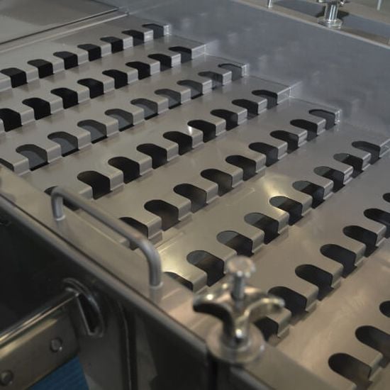 Detail of the VMCS 3 vibratory chip sizer Detail of the VMCS 3 vibratory chip sizer
