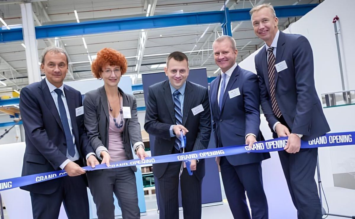 TOMRA Sorting Solutions and Prologis Open New Production and Distribution Facility in Bratislava, Slovakia TOMRA Sorting Solutions and Prologis Open New Production and Distribution Facility in Bratislava, Slovakia