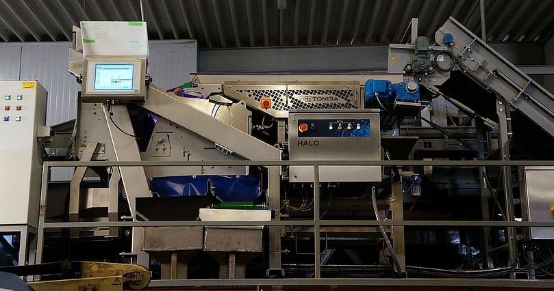 An additional plus point about TOMRA, according to Van Roey &
Zonen, is that the machine doesn’t occupy a great deal of space. An additional plus point about TOMRA, according to Van Roey &
Zonen, is that the machine doesn’t occupy a great deal of space.