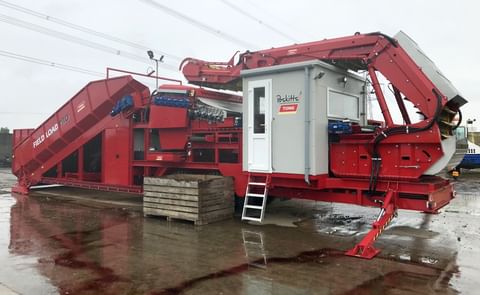 Tong's new FieldLoad PRO lightens the load at M H Poskitt Ltd Tong's new FieldLoad PRO lightens the load at M H Poskitt Ltd