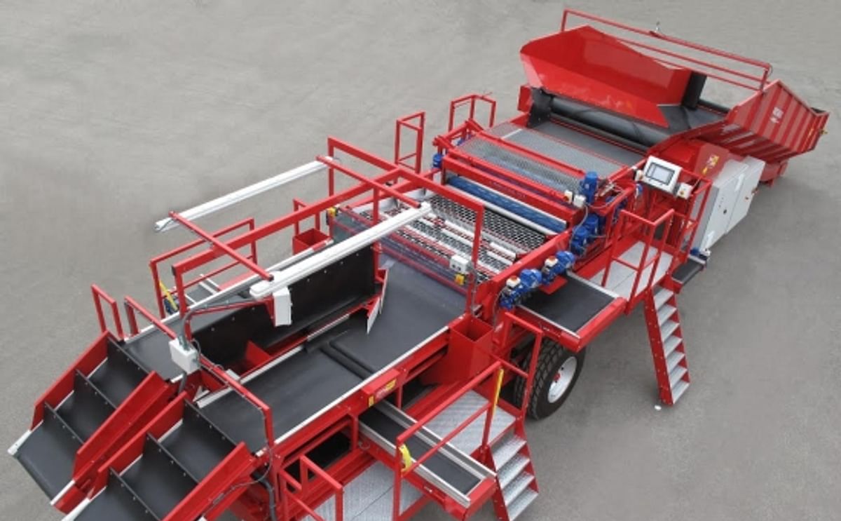 Tong Peal showcases latest Caretaker Potato Sorter at Cereals 2014 Tong Peal showcases latest Caretaker Potato Sorter at Cereals 2014