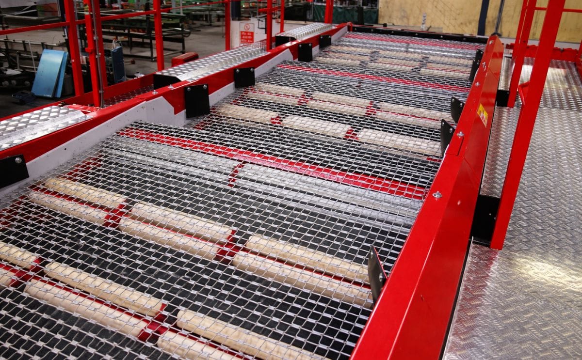 New screen grading technology makes exchanging screens as easy as touching a button New screen grading technology makes exchanging screens as easy as touching a button