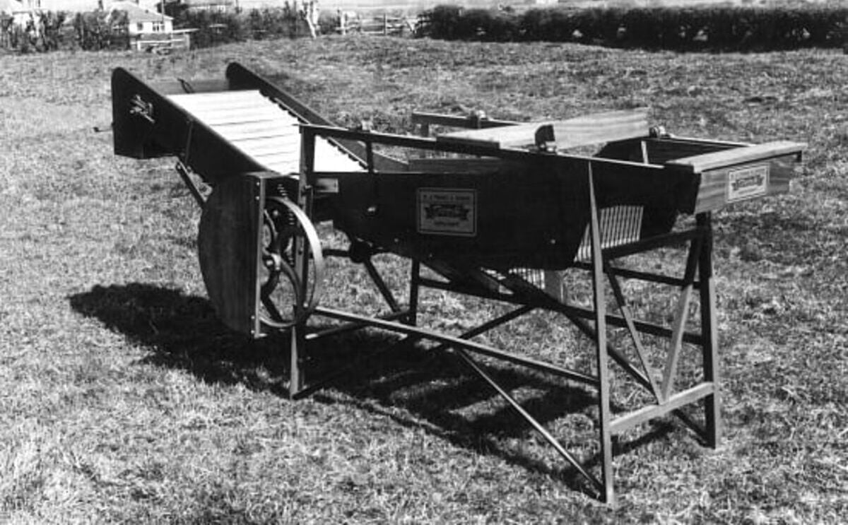 Tong Potato Sorter from the fifties Tong Potato Sorter from the fifties