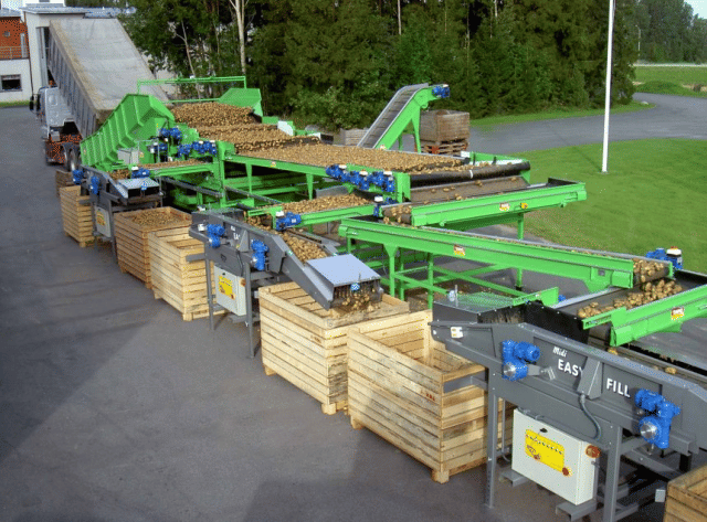 Based in Jepua in the heart of Finland Jeppo are market leaders in preparing potato products for the catering industry. The introduction of a high capacity grader has seen Jeppo improve their storage facilities to give them the sized tubers they need for processing as and when they want them.