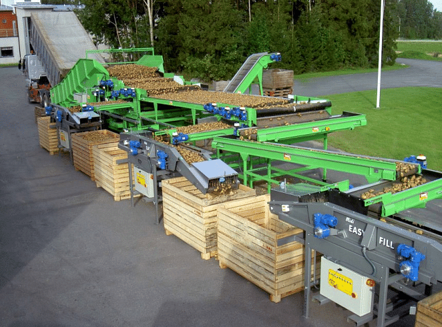 Based in Jepua in the heart of Finland Jeppo are market leaders in preparing potato products for the catering industry. The introduction of a high capacity grader has seen Jeppo improve their storage facilities to give them the sized tubers they need for processing as and when they want them. Based in Jepua in the heart of Finland Jeppo are market leaders in preparing potato products for the catering industry. The introduction of a high capacity grader has seen Jeppo improve their storage facilities to give them the sized tubers they need for processing as and when they want them.