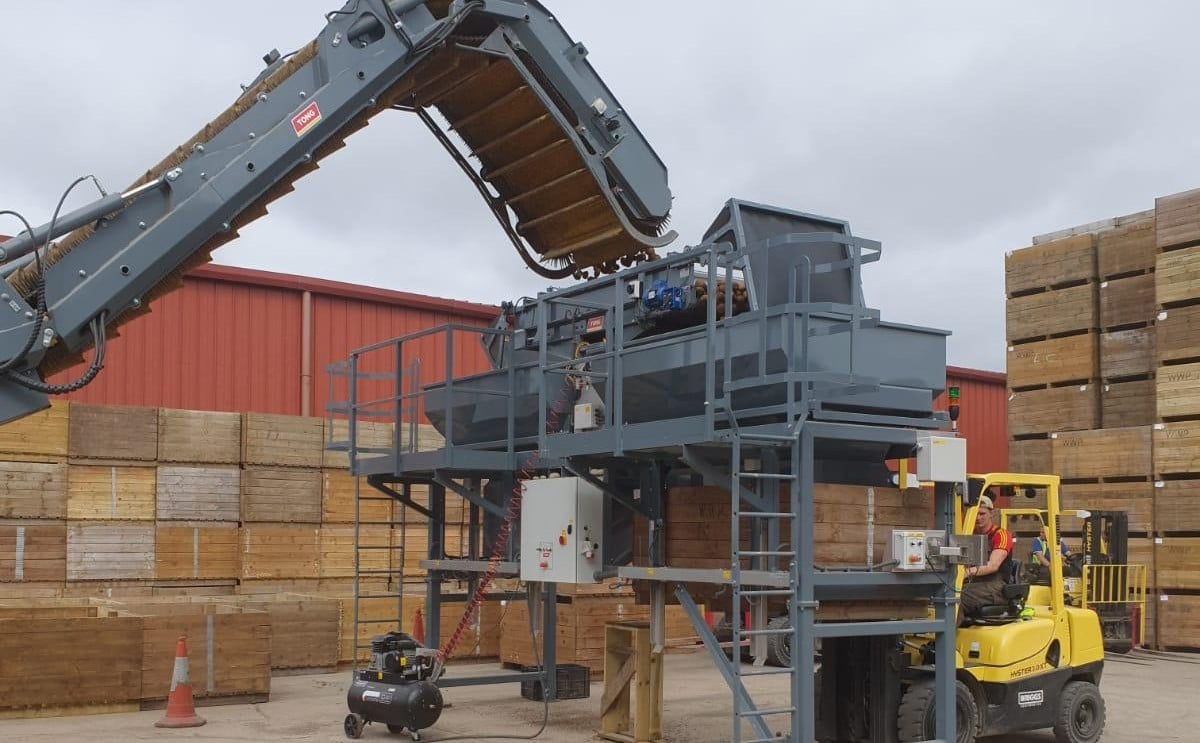 Tong’s new MonstaFill box filler transforms throughput for UK potato grower Tong’s new MonstaFill box filler transforms throughput for UK potato grower
