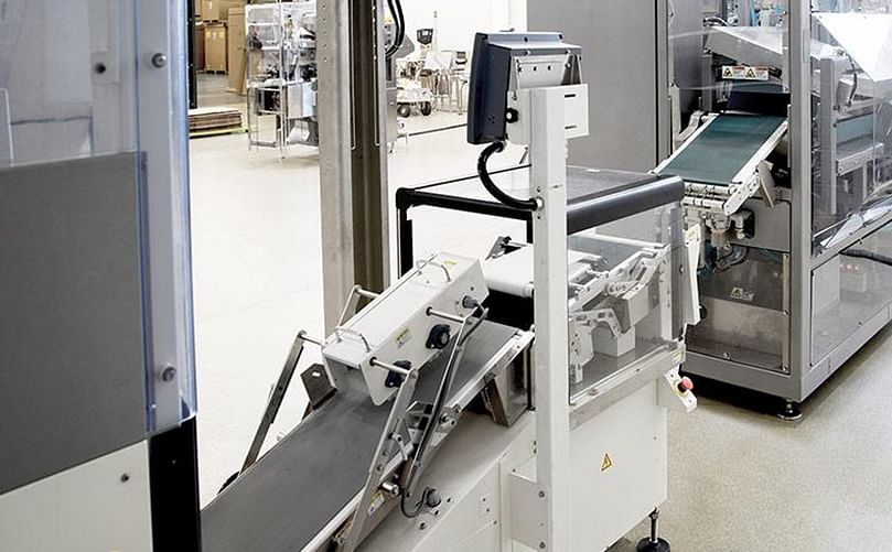 Maximize efficiency with seamless integration -
Integrate seamlessly with other Ishida packaging equipment for leveraged automation utilizing smart communications between the case packer, seal checker, and bagmaker to continuously monitor and optimize your packaging line. Gentle