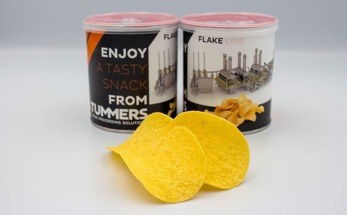 Stackable potato chips displayed with processing visuals from Tummers Food Processing Solutions, highlighting how potato remnants can be transformed into uniform, stackable chips through a sustainable flake-to-dough production process.