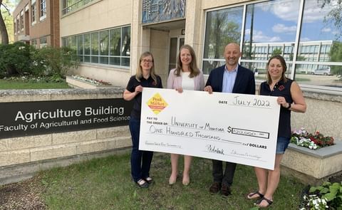 (From left to right): Dr. Tracy Shinners-Carnelley, Vice President Research, Quality & Sustainability, Peak of the Market Ltd., Interim Vice President (External), Vanessa Koldingnes, University of Manitoba, Dr. Nazim Cicek, Associate Dean (Research), (From left to right): Dr. Tracy Shinners-Carnelley, Vice President Research, Quality & Sustainability, Peak of the Market Ltd., Interim Vice President (External), Vanessa Koldingnes, University of Manitoba, Dr. Nazim Cicek, Associate Dean (Research),