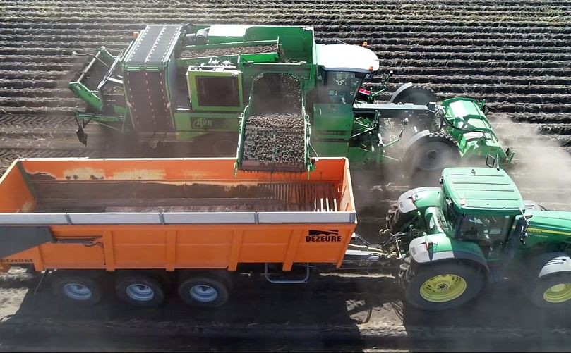 With over 1,4 million ha and 20,2 million t potato harvested Ukraine belongs to the
top-5 biggest potato producers in the world. With over 1,4 million ha and 20,2 million t potato harvested Ukraine belongs to the
top-5 biggest potato producers in the world.