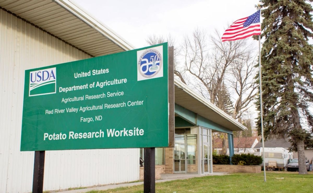 The U.S. Department of Agriculture’s Agricultural Research Service Potato Research Worksite sign greets visitors to the center where cutting-edge potato research is conducted in East Grand Forks, Minn. (Nick Nelson / Agweek)