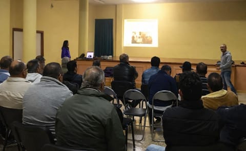 Reunión de los técnicos con los agricultores que participan en el estudio para controlar la plaga./ EL DÍA Reunión de los técnicos con los agricultores que participan en el estudio para controlar la plaga./ EL DÍA