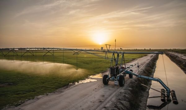 APH Group - Valley 8120 linear pivots APH Group - Valley 8120 linear pivots