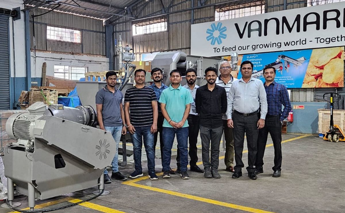 Vanmark hydrocutter with team Vanmark hydrocutter with team