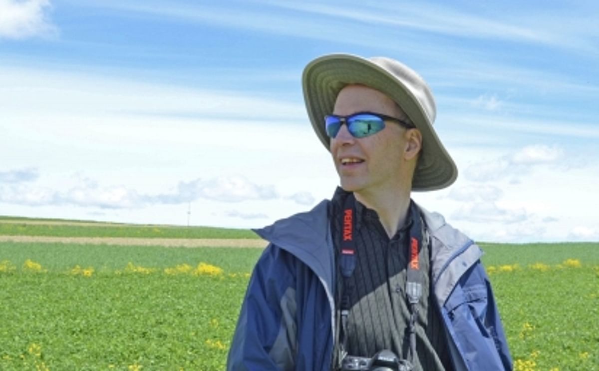 Walter De Jong in field Walter De Jong in field