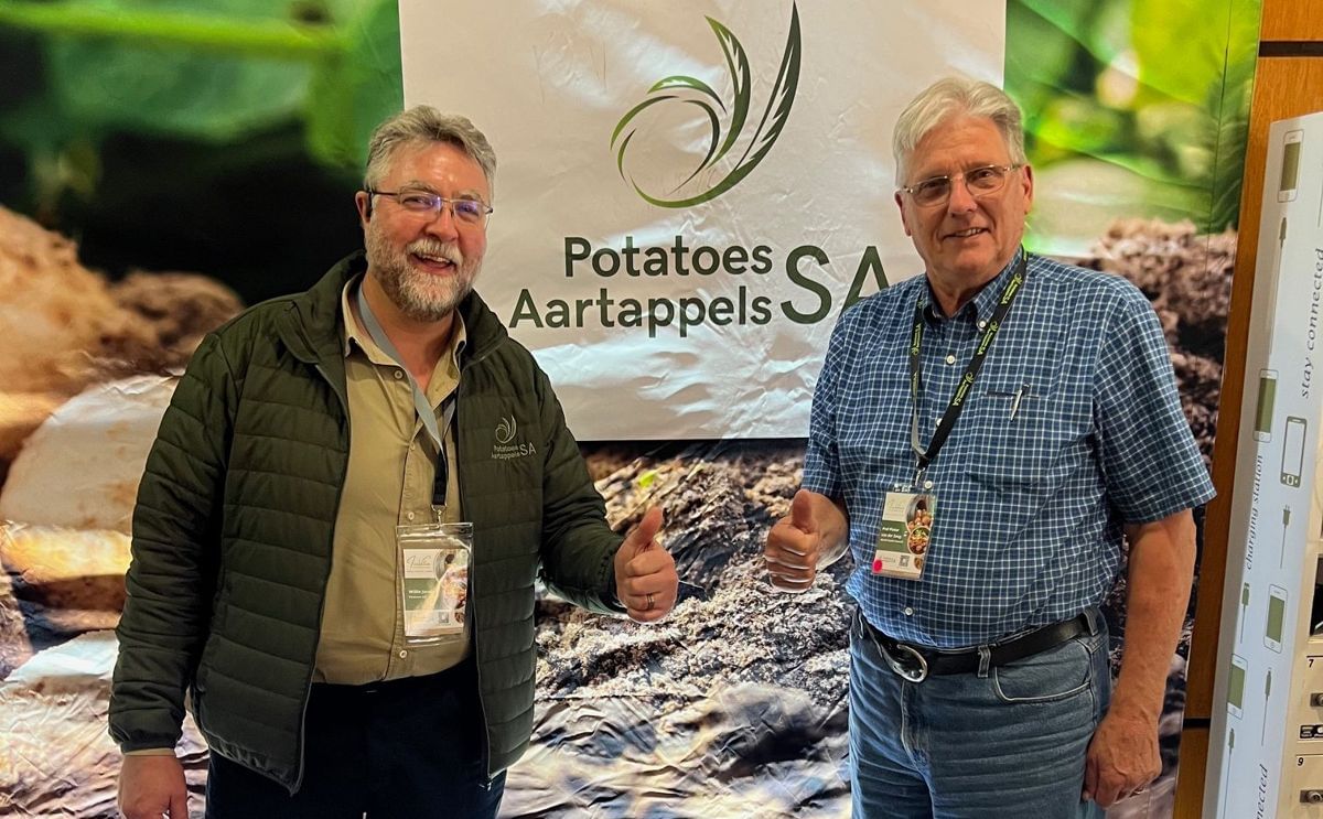 Potatoes South Africa CEO Willie Jacobs (left) and World Potato Congress President Dr. Peter VanderZaag (right) share a moment of celebration at the 2025 Innovation Symposium in Pretoria. Potatoes South Africa CEO Willie Jacobs (left) and World Potato Congress President Dr. Peter VanderZaag (right) share a moment of celebration at the 2025 Innovation Symposium in Pretoria.